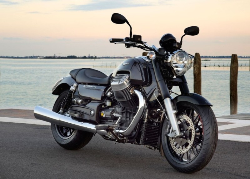 motocikl-moto-guzzi-california-1400-priznan-luchshim-kruizerom-2013-goda-984x656-56022.jpg
