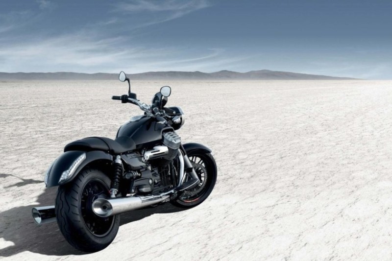 motocikl-moto-guzzi-california-1400-priznan-luchshim-kruizerom-2013-goda-984x656-28328.jpg