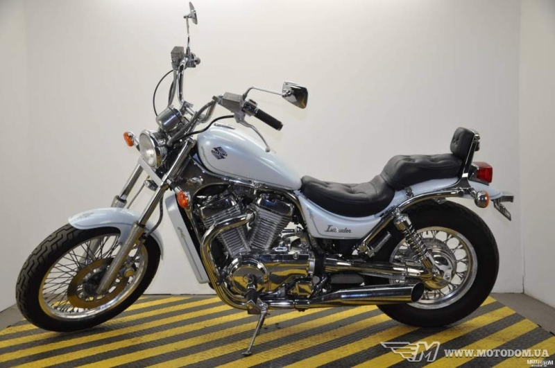 SUZUKI INTRUDER 750.jpg